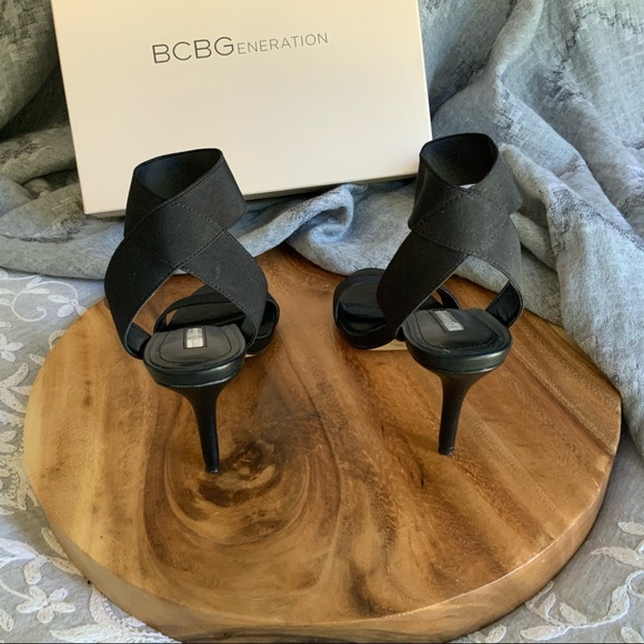 BCBGeneration Black Size 7 - 3 inch heel - Picture 5 of 7